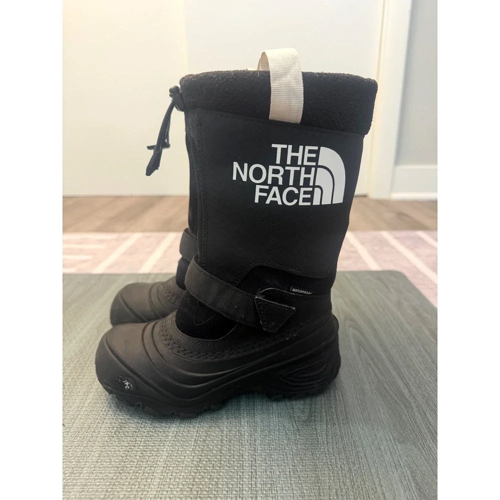 The North Face Alpenglow IV Kids Black Waterproof Snow Boots Heatseeker Size 1Y